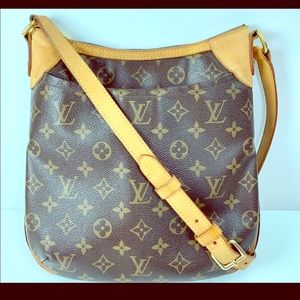 Authentic a Louis Vuitton Odeon PM
